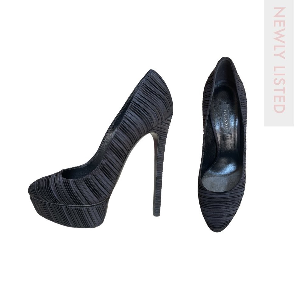 ✧ Black stiletto pumps